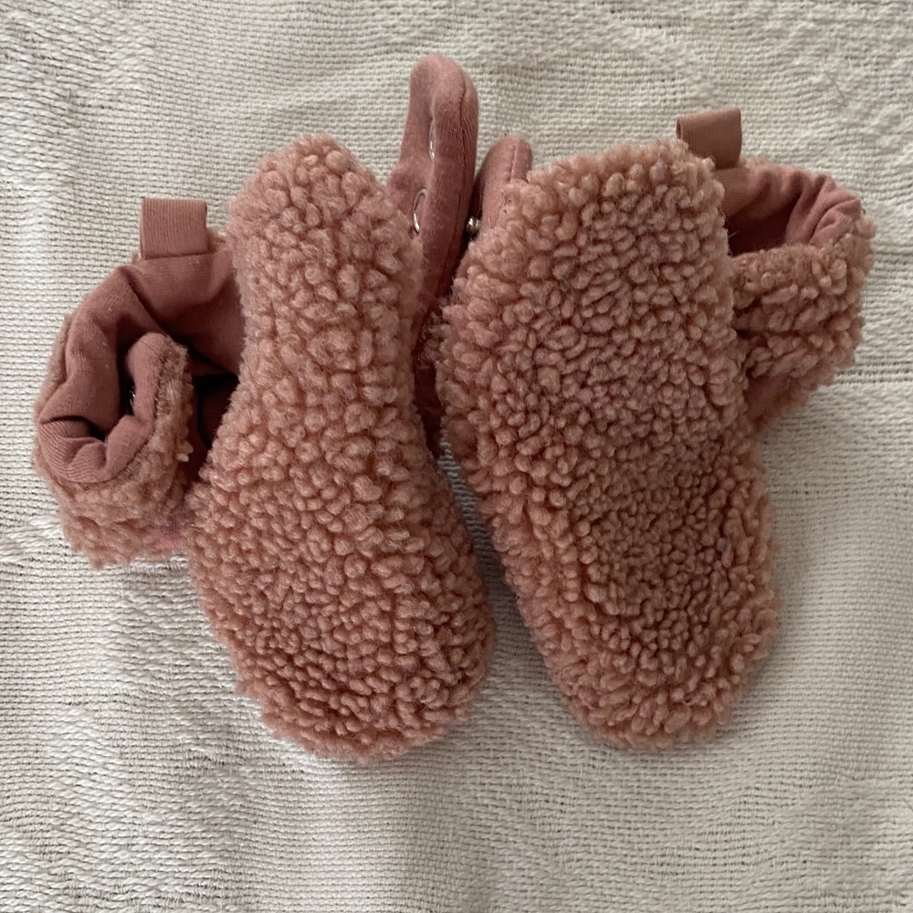 Robeez Fuzzy Rose Baby Shoes Slippers